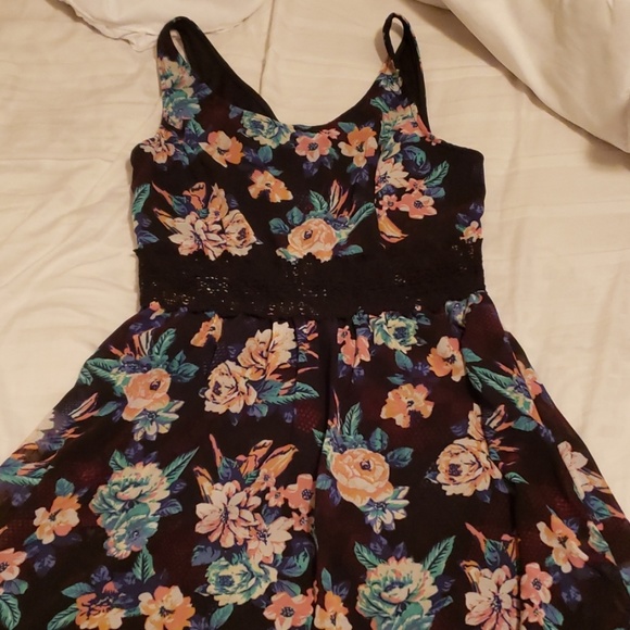 Black floral print dress - Picture 1 of 3